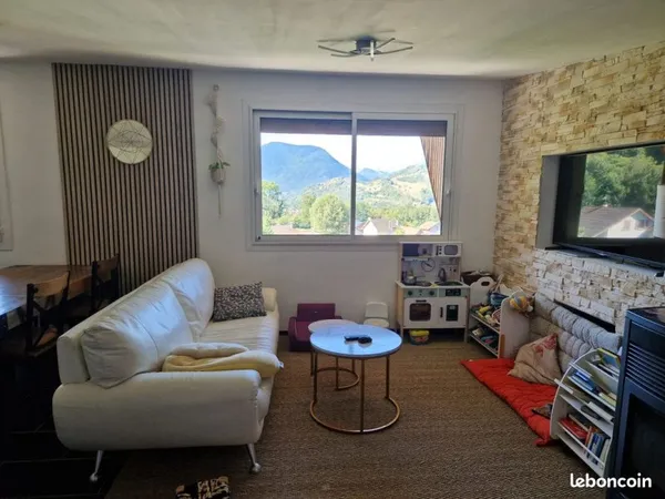 T3 76 m² refait à neuf - Dernier étage - Vue dégagée - Lumineux - Vaulnaveys-le-Haut
