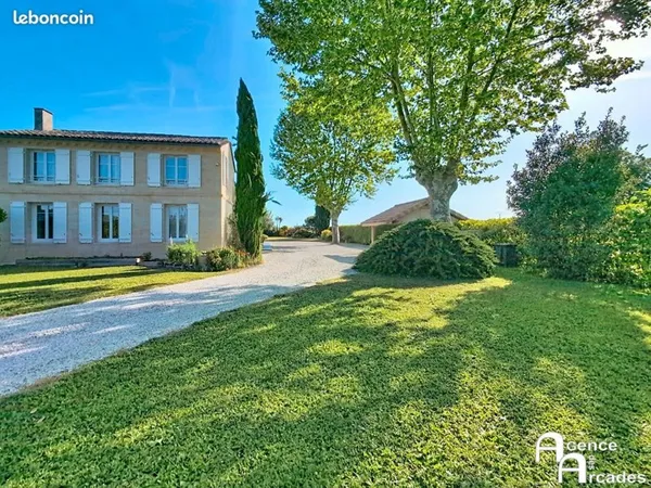 Propriété 7 pièces 258 m²