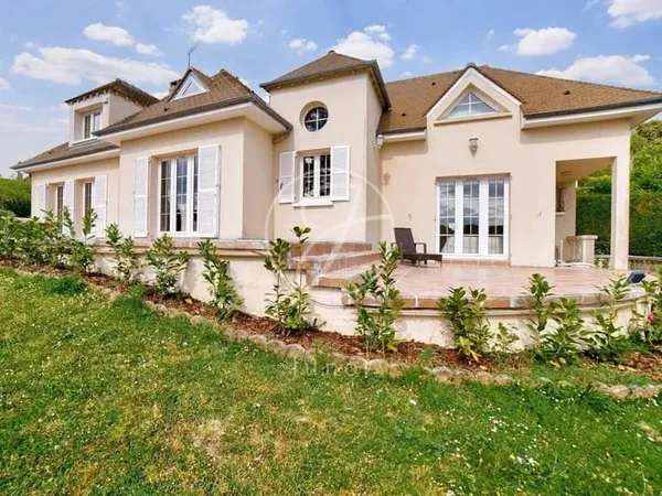 Maison 8 pièces 259 m²