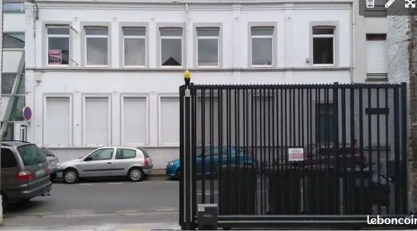 Loue place de parking couverte et sécurisée - compatible véhicule haut - Lille Wazemmes