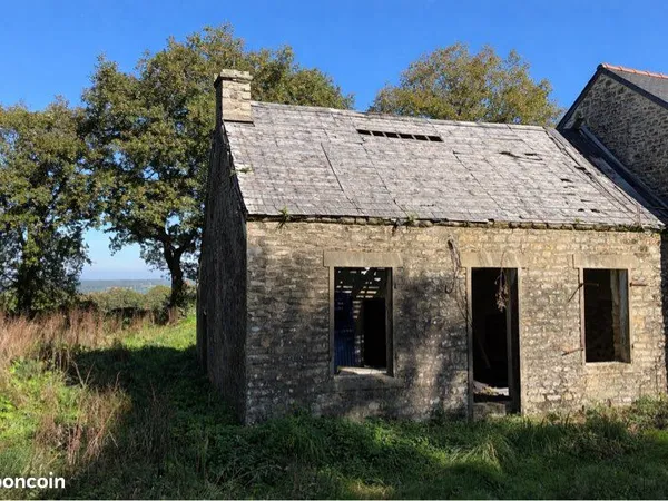 Rare : terrain viabilisé avec maison en pierre et vue dégagée - Saint-Nolff