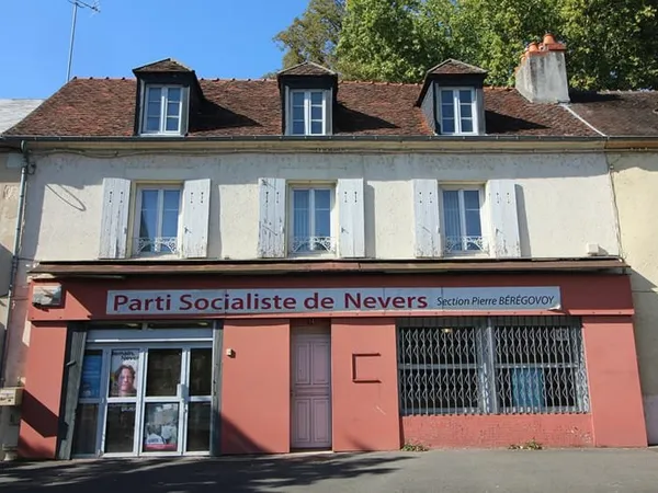 LOCAL COMMERCIAL 217m2 NEVERS