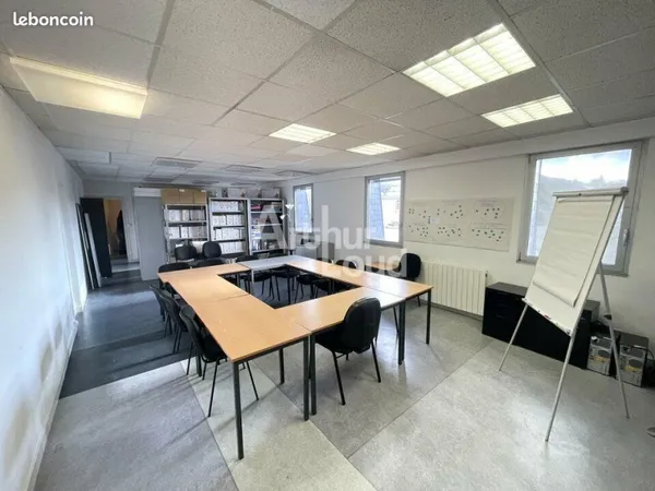 BUREAUX 94 m² POITIERS