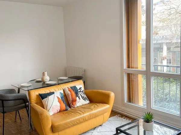 Appartement 9 pièces 12 m²
