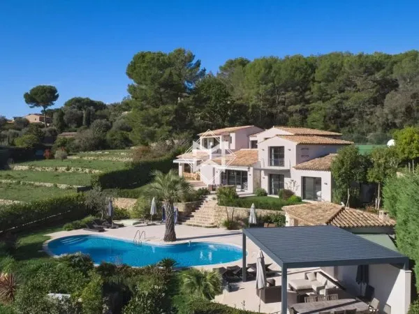 MOUGINS - Superbe Villa Vue Mer