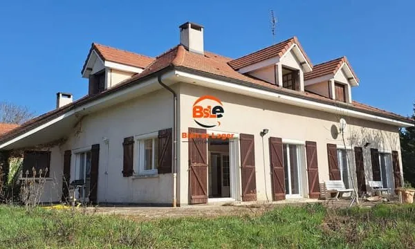 Maison 8 pièces 235 m²