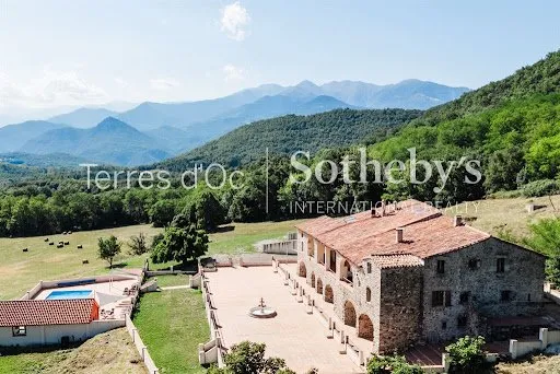 Maison 14 pièces 411 m²