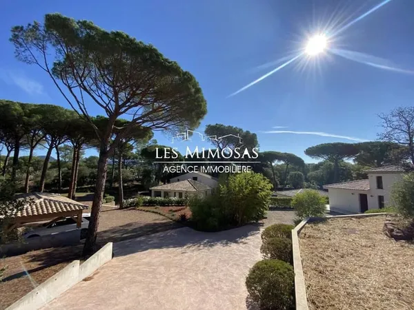Maison de plain-pied 9 pièces 268 m²