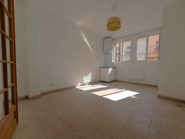Studio 1 pièce 28 m²