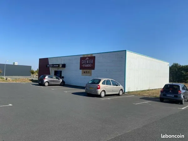 Location bâtiment 290m2