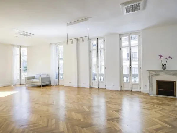 Carré d'Or T4/5 environ 133 m², élégance et raffinement au coeur du quartier le plus prisé