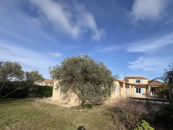 Maison 6 pièces 330 m²