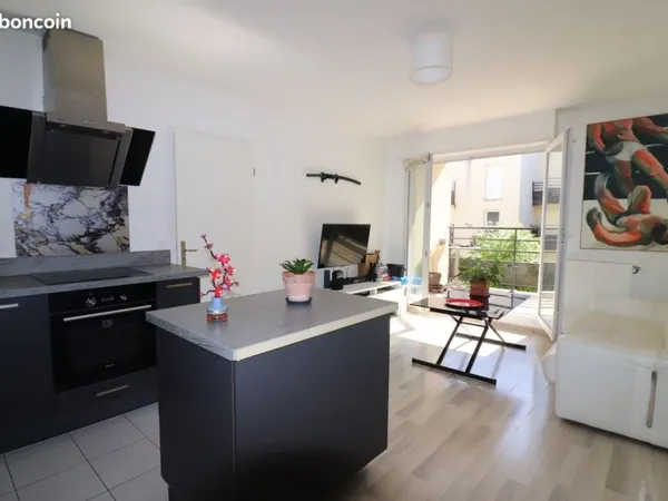 Rambouillet centre - T2 récent avec balcon, parking et ascenseur