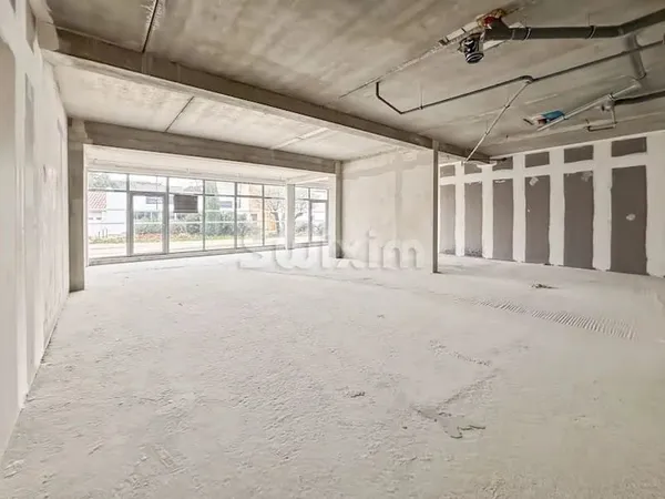 Local 1 pièce 112 m²