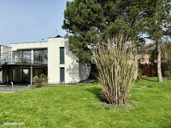 Pavillon 10 pièces 230 m²