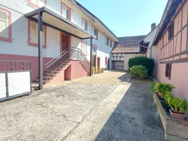 Corps de ferme avec maison, dépendances et jardin