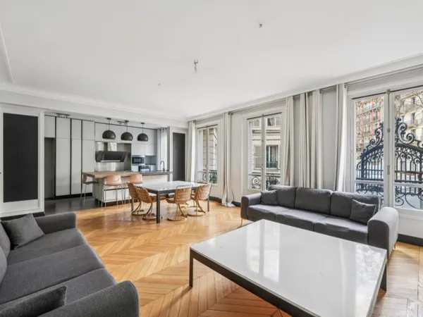 Appartement d'exception avec jardin privatif - 6 pièces - XVIIe