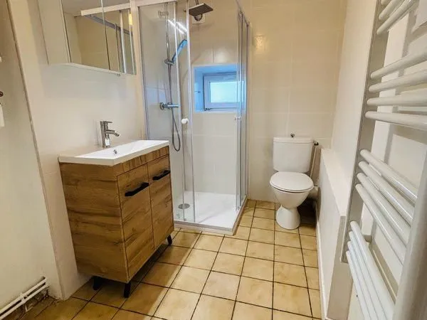 Appartement F2 - Refait à neuf