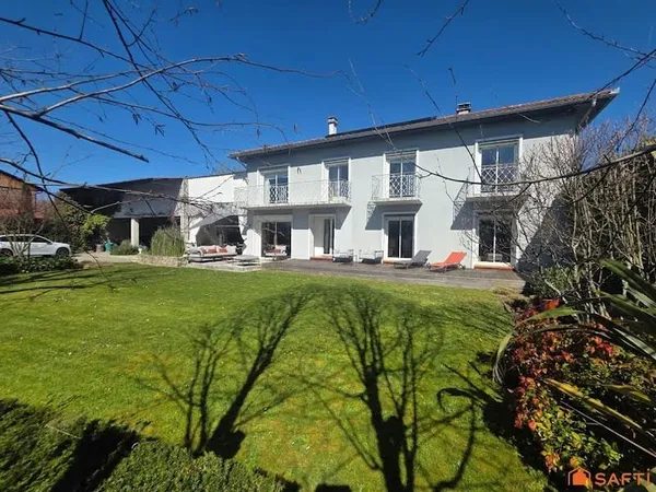Maison 7 pièces 260 m²