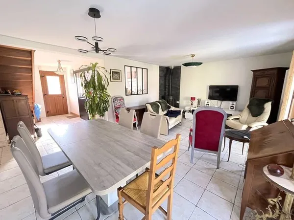 MAISON de 9 pièces dans un village calme à 5 km de VERNON