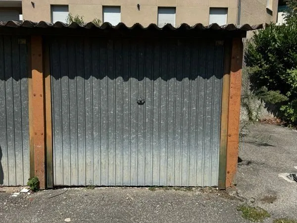 Stationnement Location Décines-Charpieu   80€