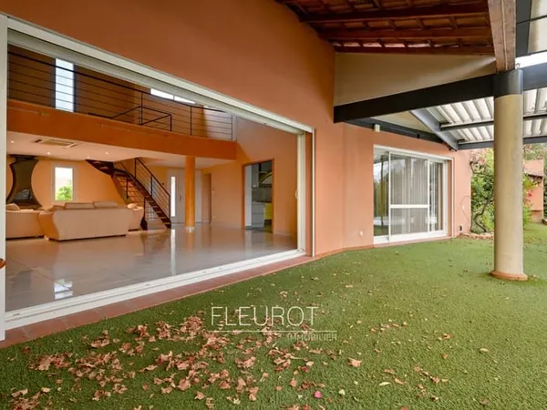VILLA PLAIN PIED 267 M²+PISCINE+ TERRAIN 2000 M²+GARAGE