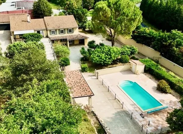 Villa 8 pièces 200 m²