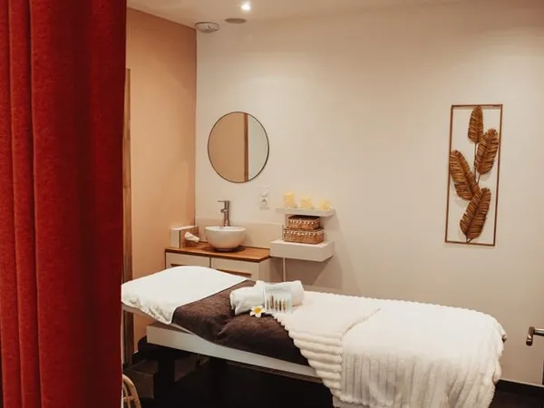 Institut de beauté 65 m2 - Local très récent, décoration soignée