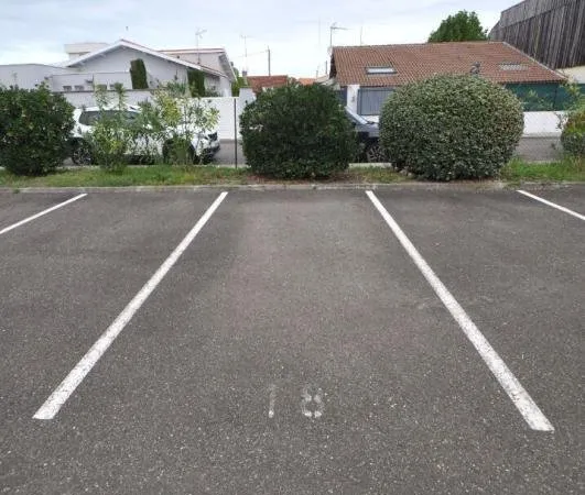 PARKING PRIVE ET SECURISE A AIGUILLON