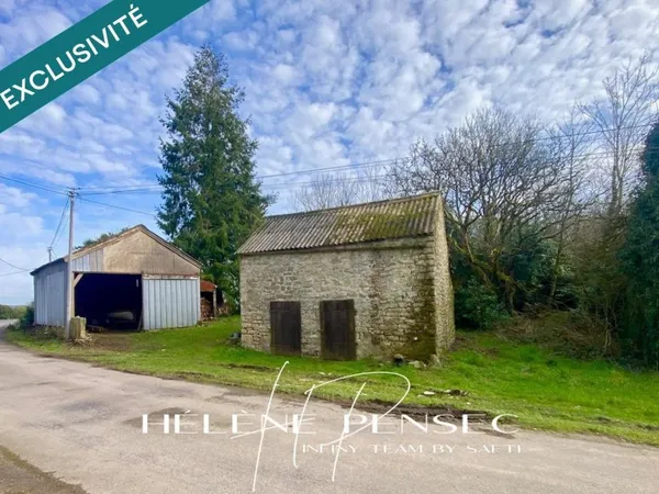 Bâtisse en pierre à rénover avec hangar sur terrain de 2 210 m².