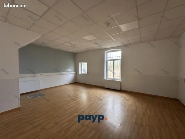 Local bureaux 300 m²