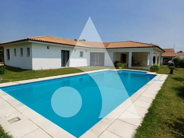 MAISON AVEC PISCINE