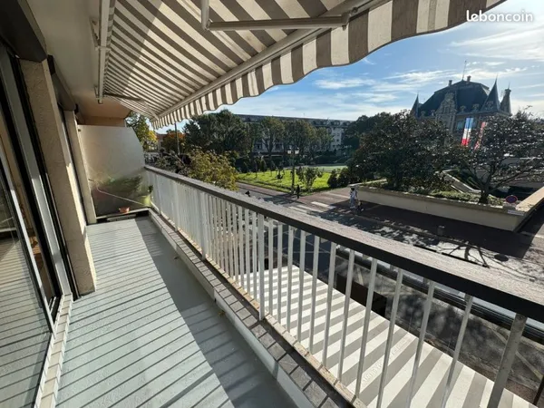 Coup de coeur - Centre-ville de Rueil-Malmaison, face à l'Hôtel de Ville EXCLUSIVITÉ