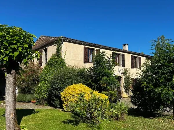 Maison 5 pièces 302 m²