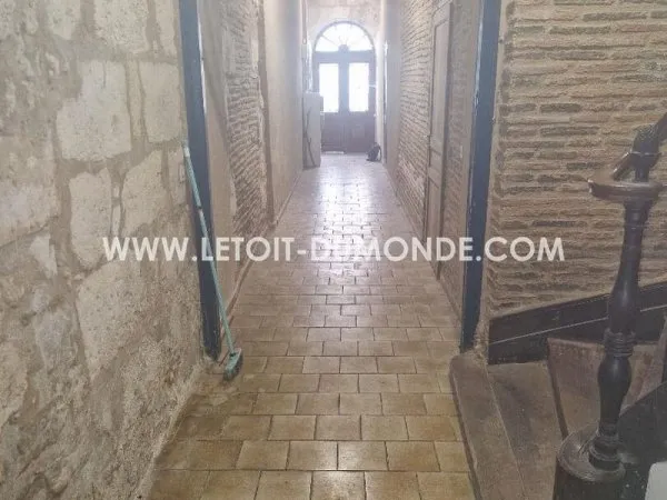 Immeuble à vendre à Mussidan.