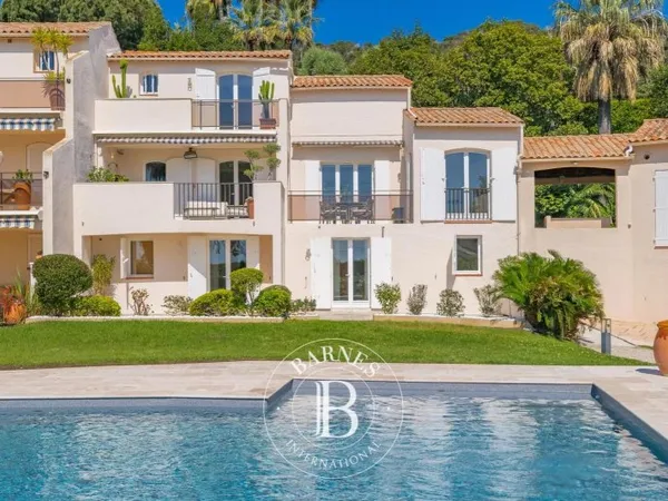 VILLA PROVENCALE - VUE MER - VALLAURIS LIMITE CANNES