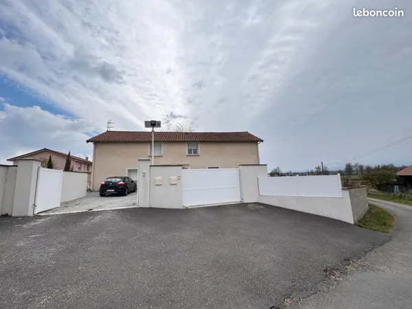 Maison Mitoyenne 115 M2 sur terrain de 650M2 (partie constructible)