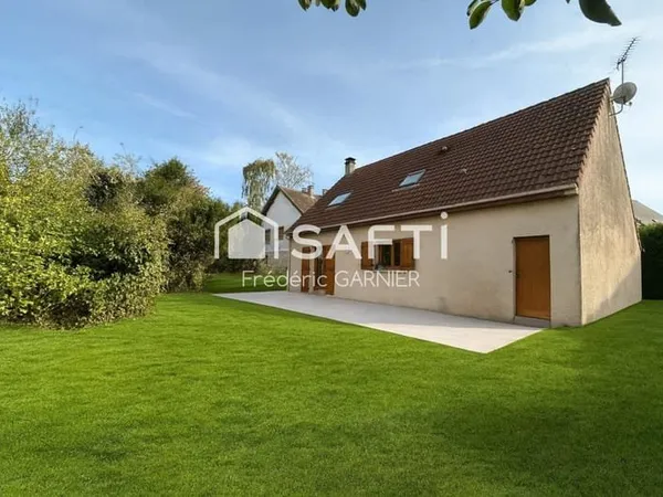 Maison de 104 m², 6 pièces, 4 chambres, terrain de 879 m²
