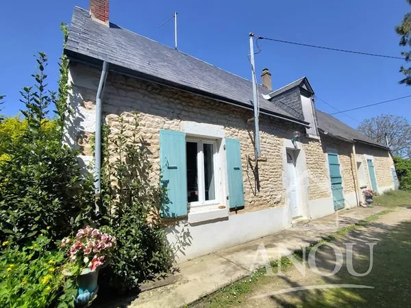 AXE D'ORLEANS, 10 MIN DE CHATEAUDUN - LONGERE EN PIERRE AVEC JARDIN
