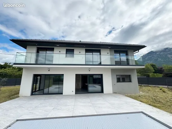 Maison neuve à louer avec piscine