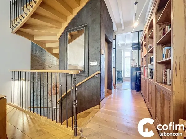 Maison 5 pièces 240 m²