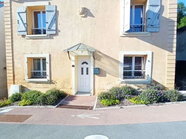 MAISON EN PIERRE