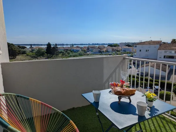 Appartement 3 pièces et bacon avec vue dégagée sur les salin