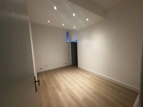 Local 55 m²- À LOUER- SAINT GÉLY