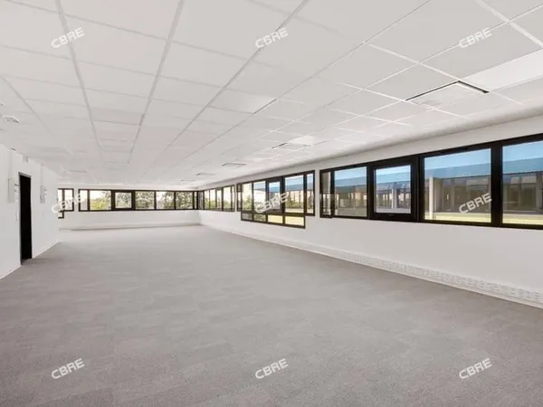 Bureau 742 m²