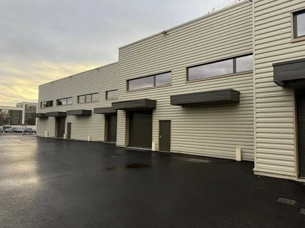 Local d'activité 89 m²