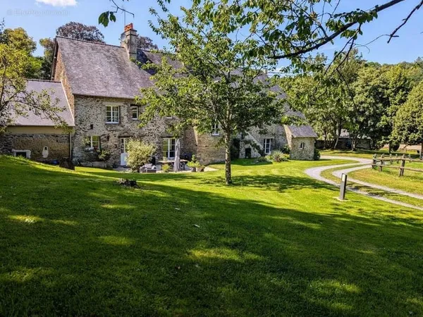 Maison 10 pièces 227 m²