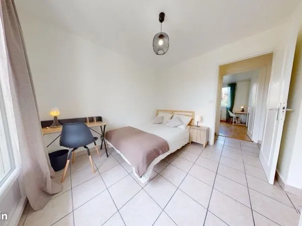 Chambre colocation balcon parking