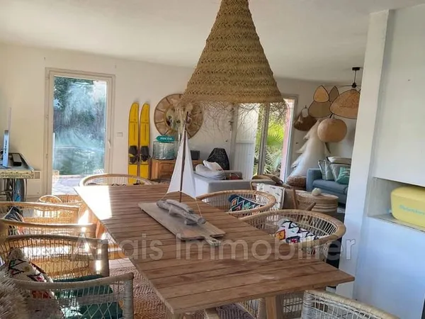 Cogolin, à vendre Maison 5 Pièces - 4 chambres - Piscine & Ga