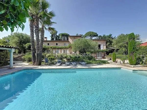 Maison 300 m²